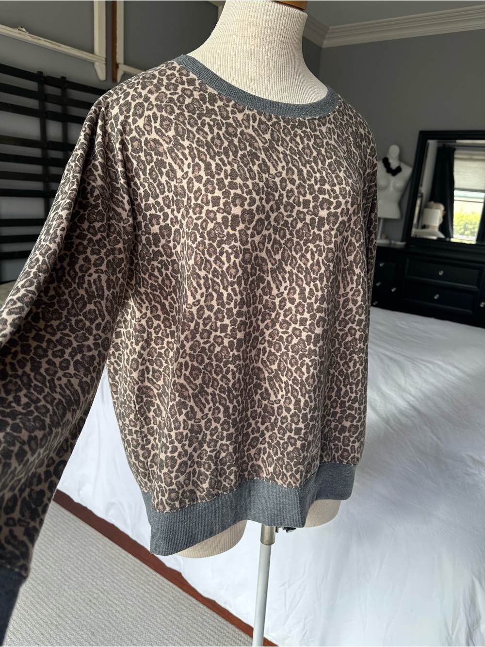 Splendid animal print knit top, size XL